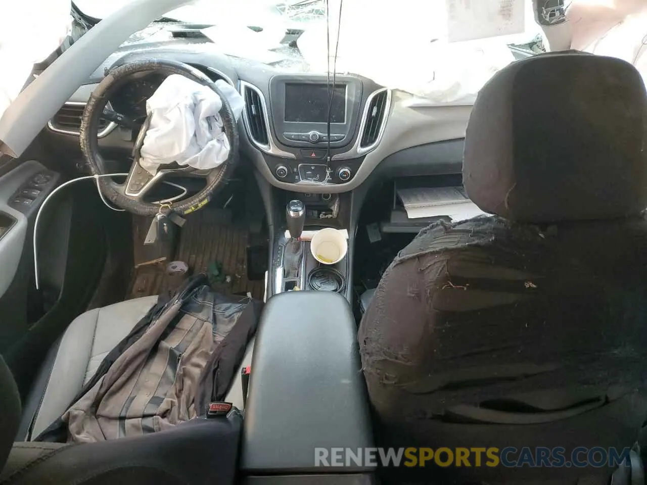 8 Photograph of a damaged car 2GNAXHEV6L6171261 CHEVROLET EQUINOX 2020