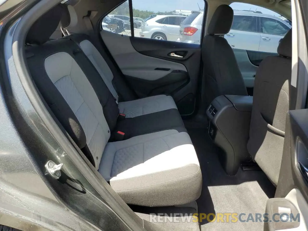 11 Photograph of a damaged car 2GNAXHEV6L6186052 CHEVROLET EQUINOX 2020