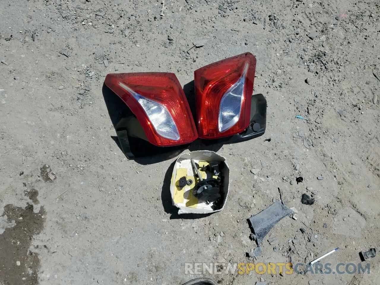13 Photograph of a damaged car 2GNAXHEV6L6186052 CHEVROLET EQUINOX 2020