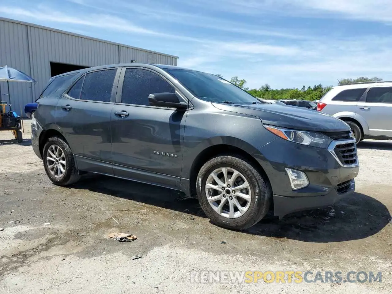 4 Photograph of a damaged car 2GNAXHEV6L6186052 CHEVROLET EQUINOX 2020