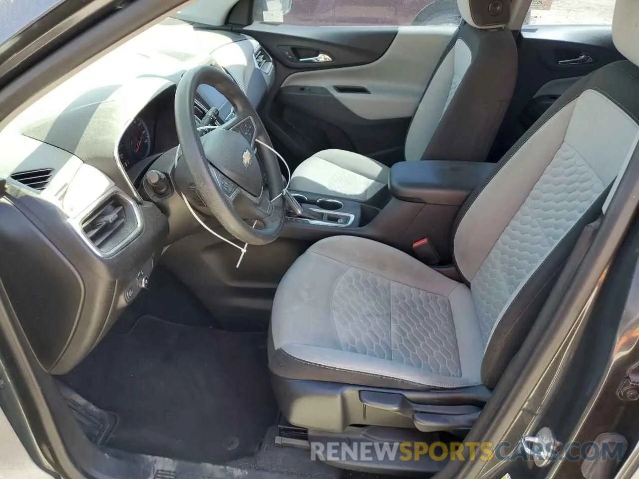 7 Photograph of a damaged car 2GNAXHEV6L6186052 CHEVROLET EQUINOX 2020