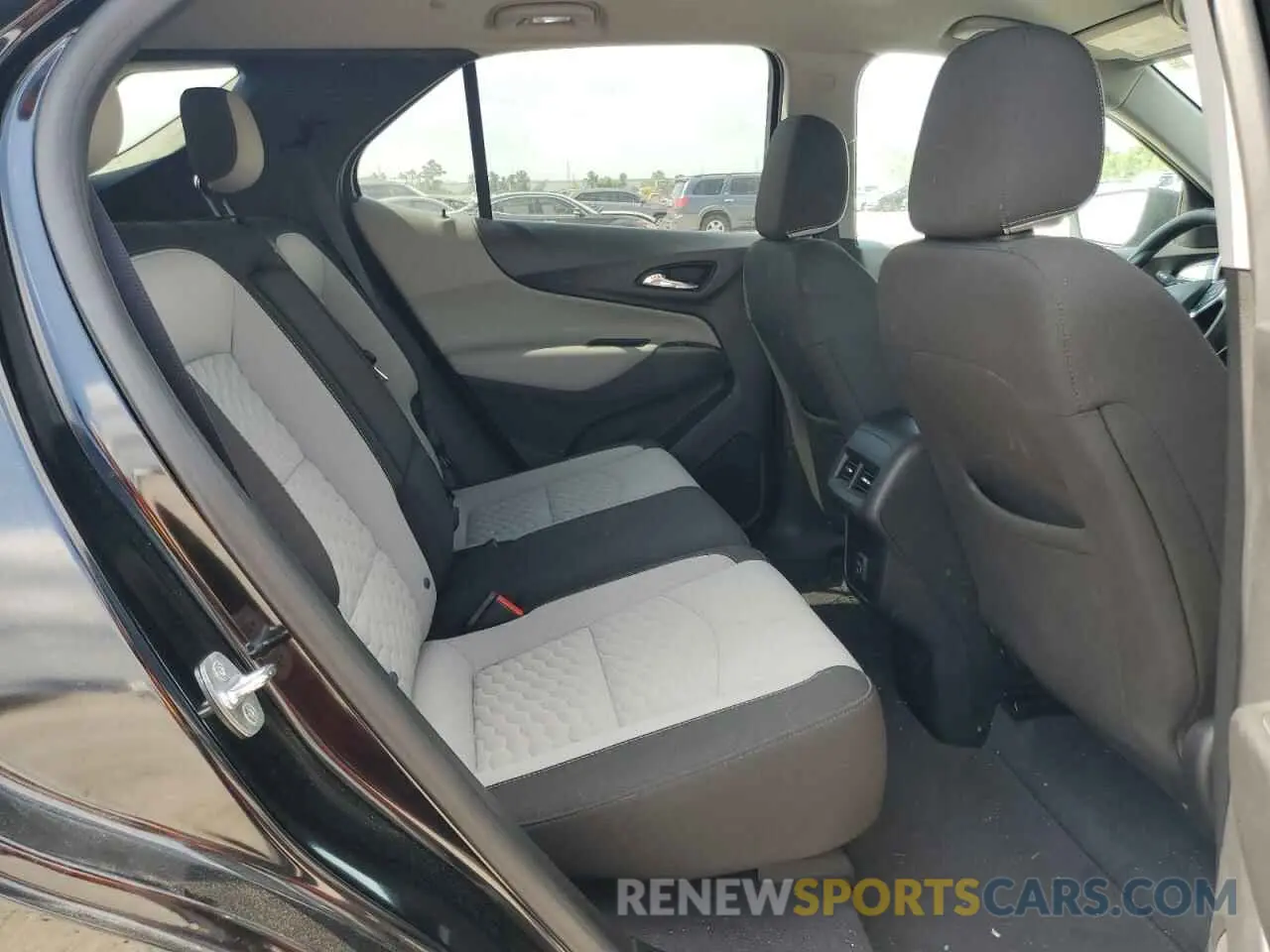 11 Photograph of a damaged car 2GNAXHEV6L6233290 CHEVROLET EQUINOX 2020