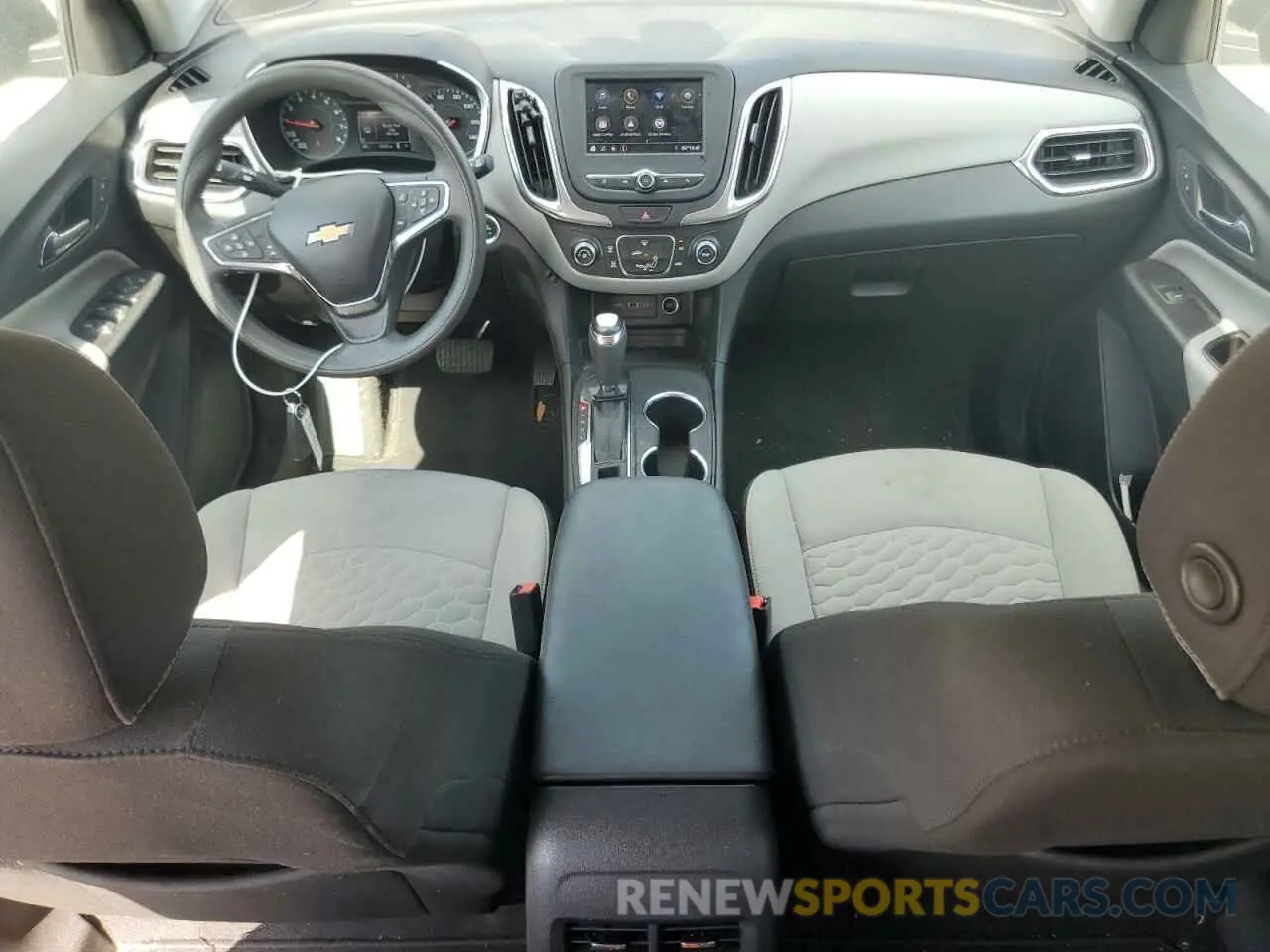 8 Photograph of a damaged car 2GNAXHEV6L6233290 CHEVROLET EQUINOX 2020