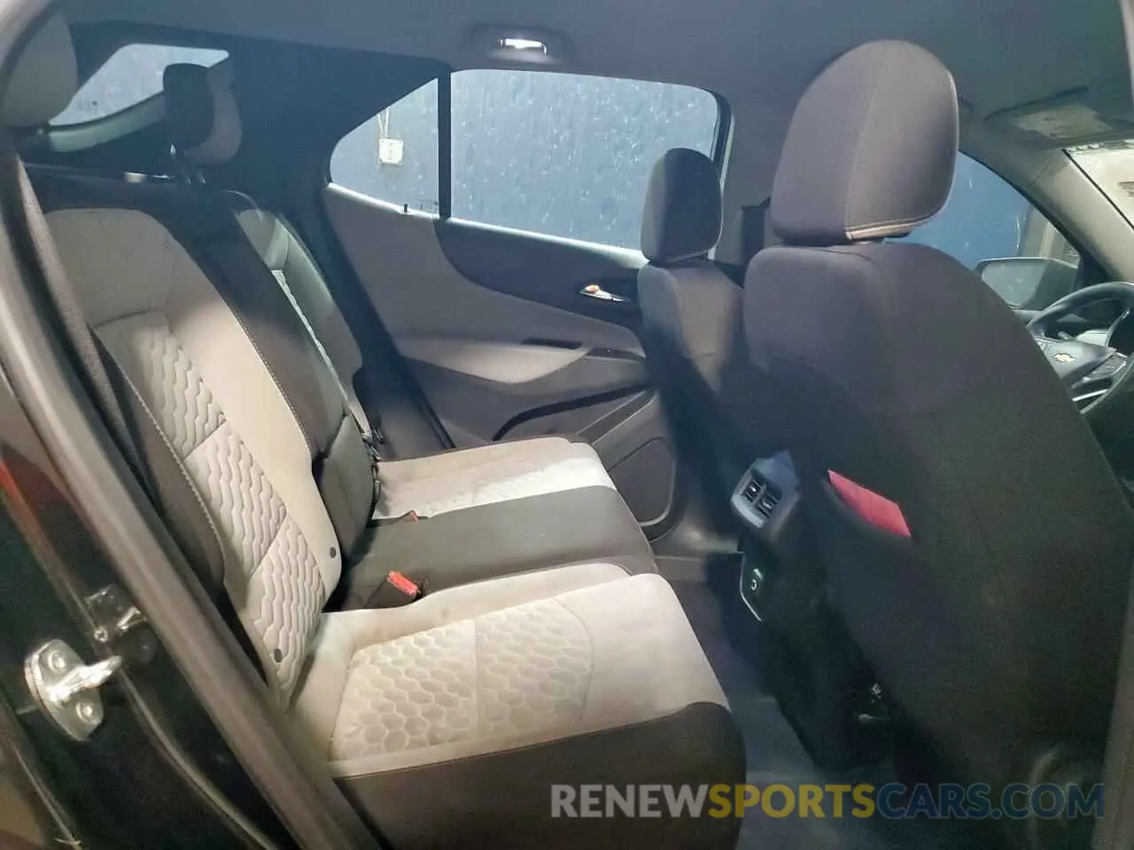 11 Photograph of a damaged car 2GNAXHEV6L6273207 CHEVROLET EQUINOX 2020