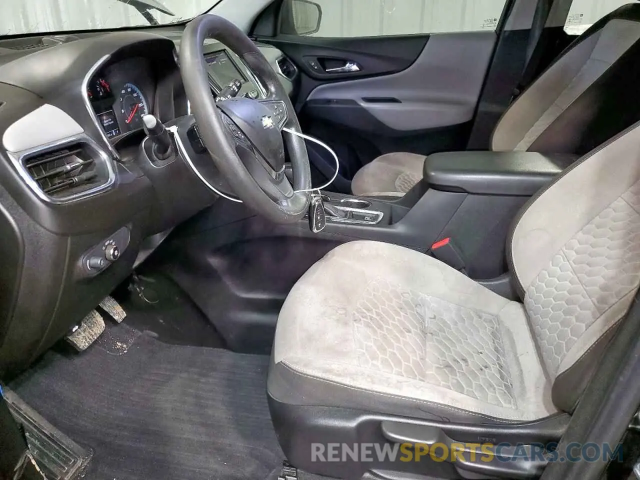 7 Photograph of a damaged car 2GNAXHEV6L6273207 CHEVROLET EQUINOX 2020