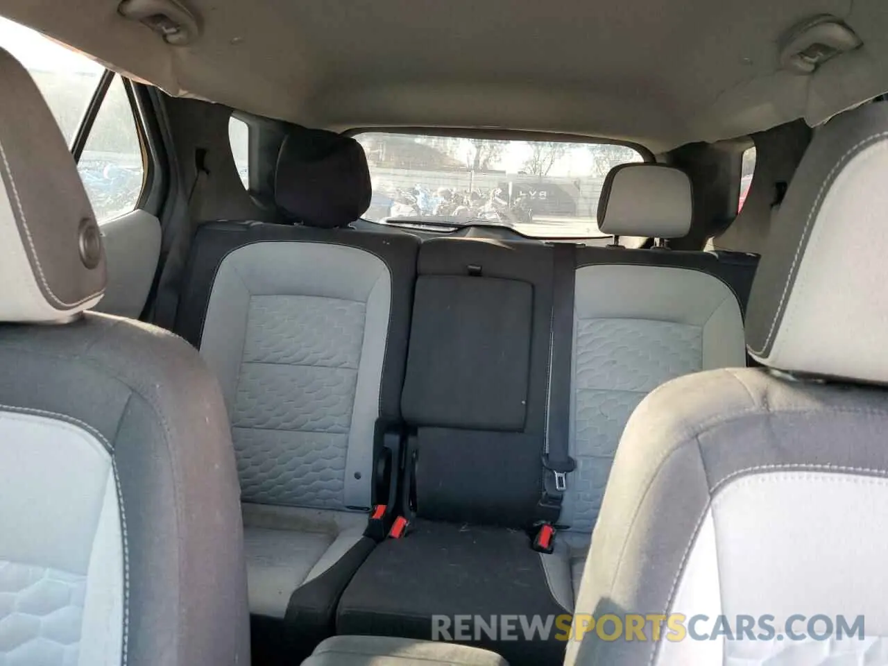 10 Photograph of a damaged car 2GNAXHEV6L6273563 CHEVROLET EQUINOX 2020