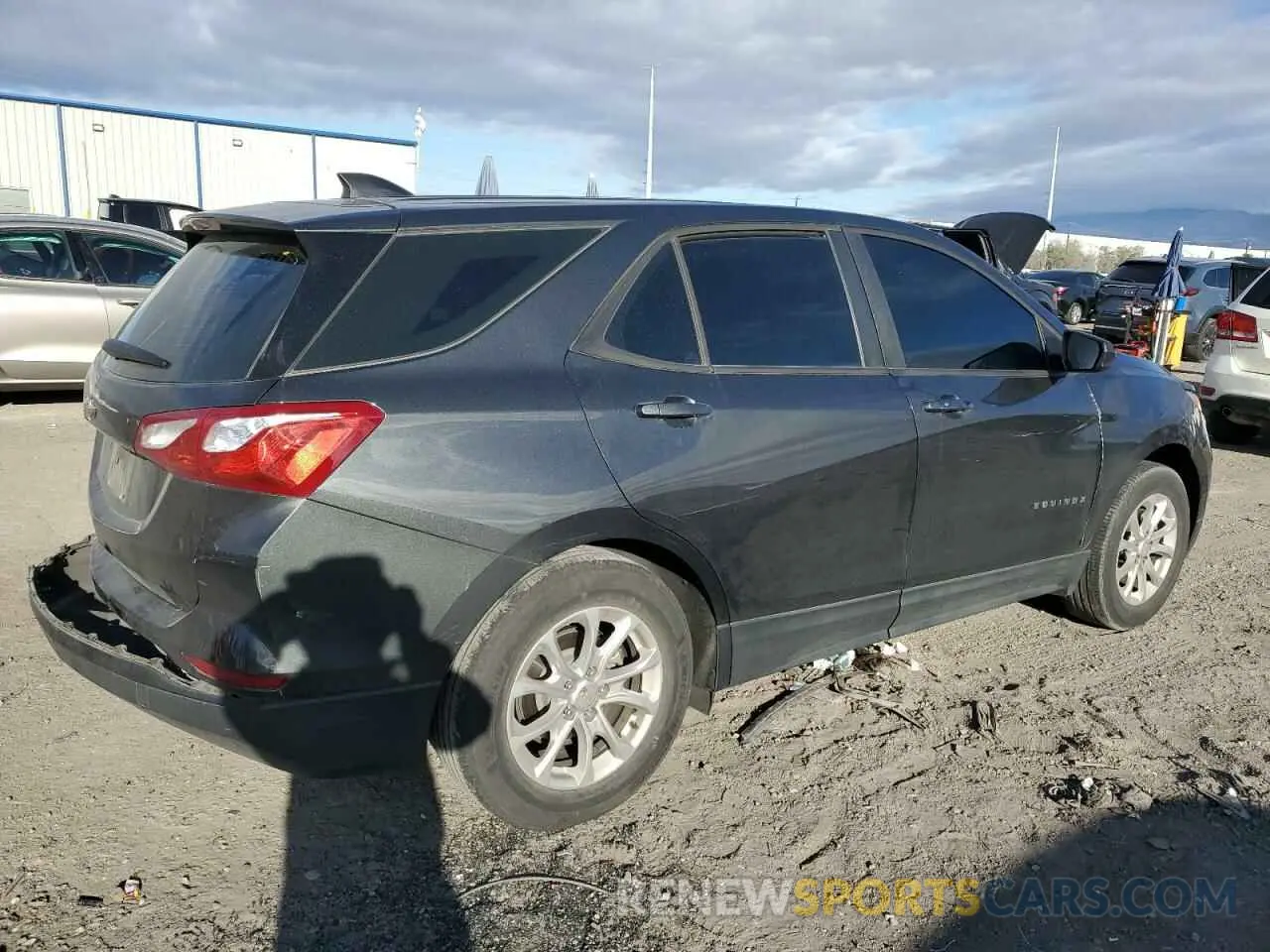 3 Photograph of a damaged car 2GNAXHEV6L6273563 CHEVROLET EQUINOX 2020