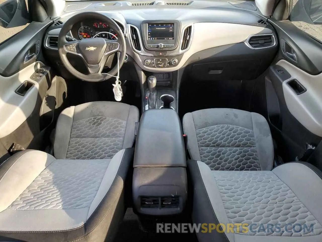 8 Photograph of a damaged car 2GNAXHEV6L6273563 CHEVROLET EQUINOX 2020