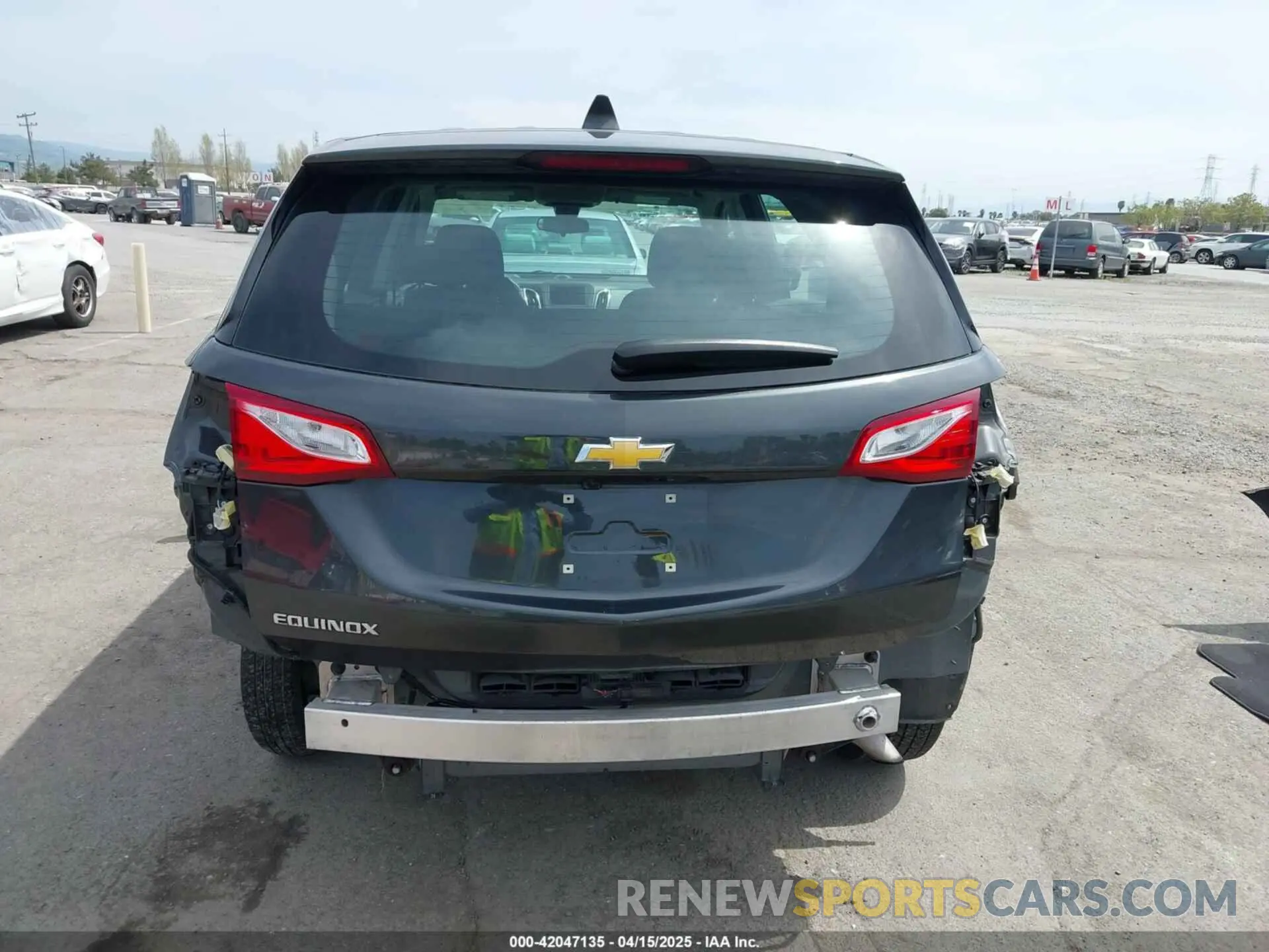 17 Photograph of a damaged car 2GNAXHEV6L6273594 CHEVROLET EQUINOX 2020
