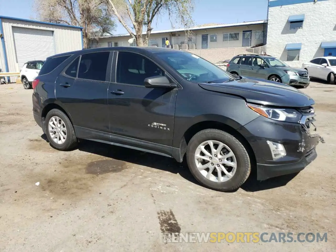 4 Photograph of a damaged car 2GNAXHEV6L6278214 CHEVROLET EQUINOX 2020