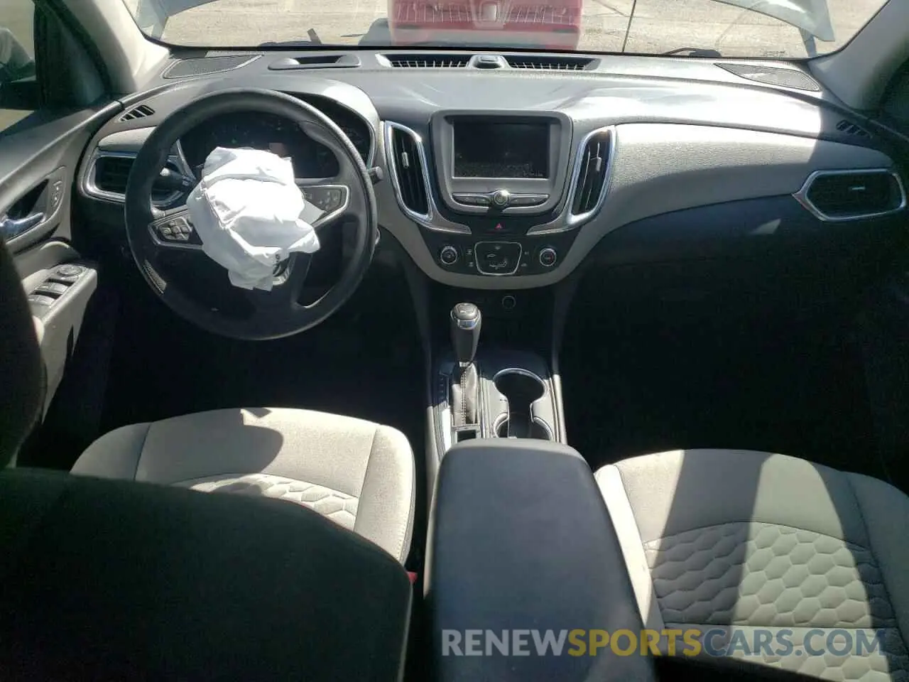 8 Photograph of a damaged car 2GNAXHEV6L6278214 CHEVROLET EQUINOX 2020