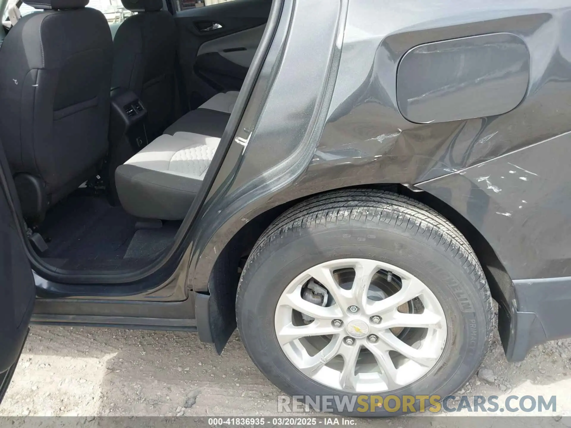 18 Photograph of a damaged car 2GNAXHEV6L6279184 CHEVROLET EQUINOX 2020