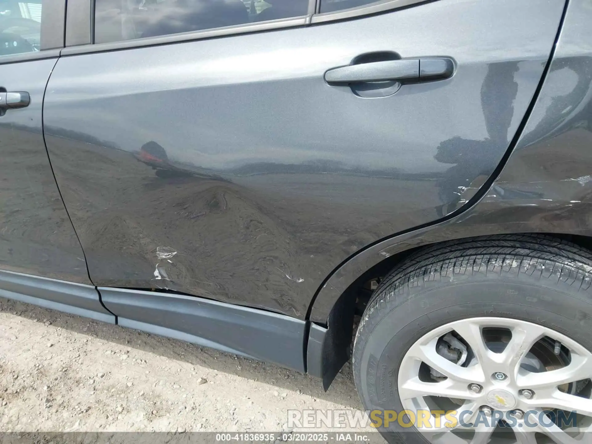 19 Photograph of a damaged car 2GNAXHEV6L6279184 CHEVROLET EQUINOX 2020