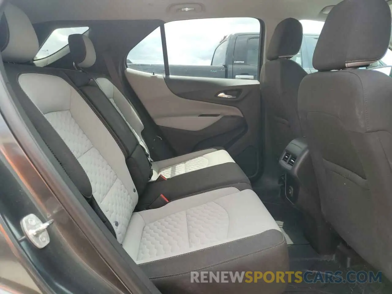 11 Photograph of a damaged car 2GNAXHEV6L6279797 CHEVROLET EQUINOX 2020