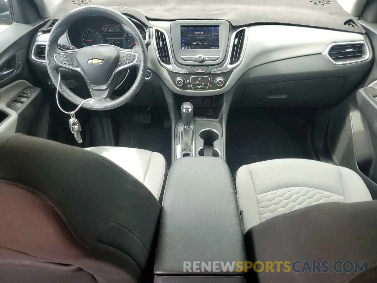 8 Photograph of a damaged car 2GNAXHEV6L6279797 CHEVROLET EQUINOX 2020