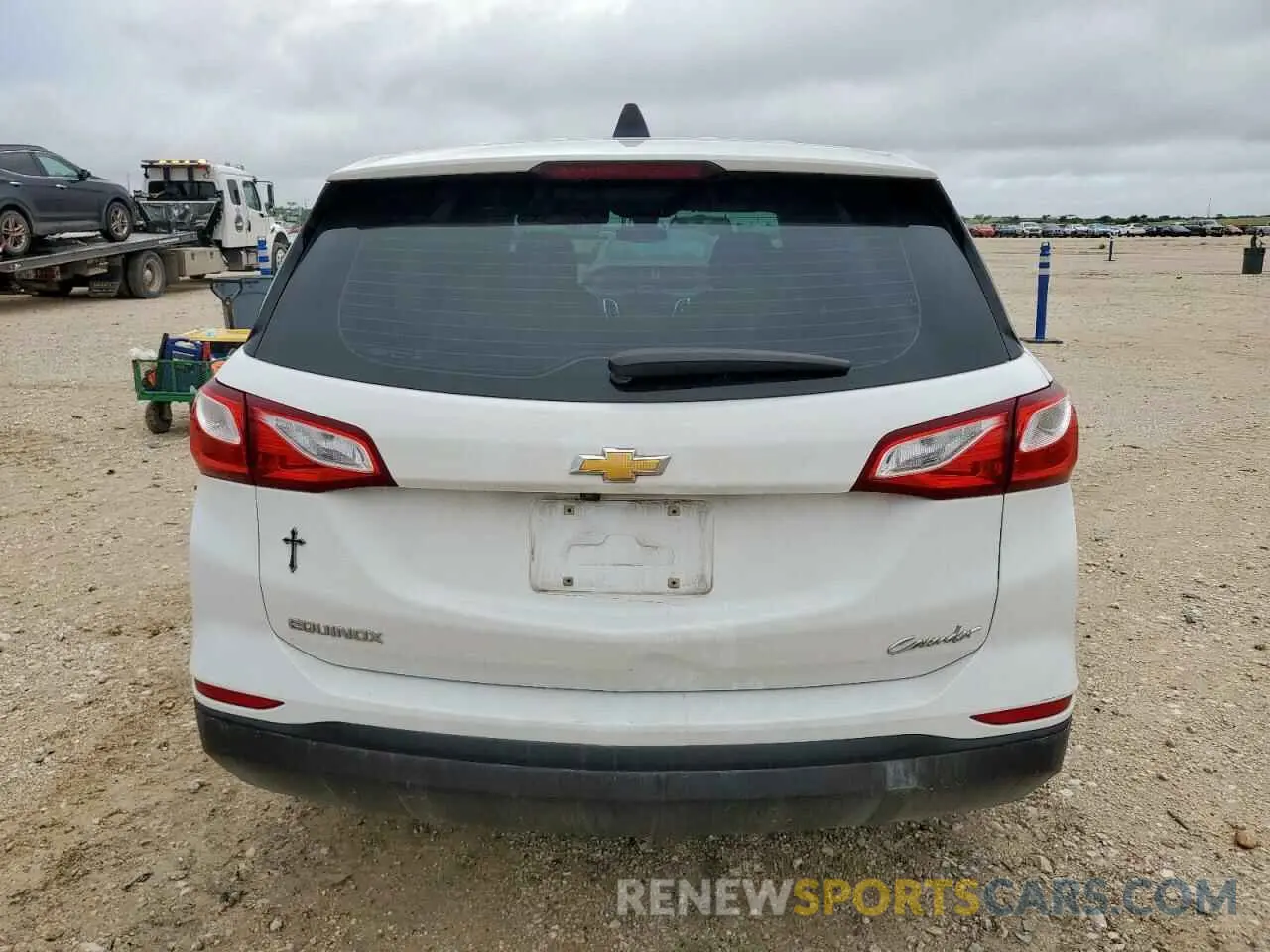 6 Photograph of a damaged car 2GNAXHEV7L6103308 CHEVROLET EQUINOX 2020
