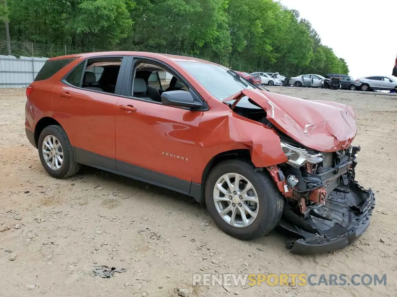 4 Photograph of a damaged car 2GNAXHEV7L6135093 CHEVROLET EQUINOX 2020