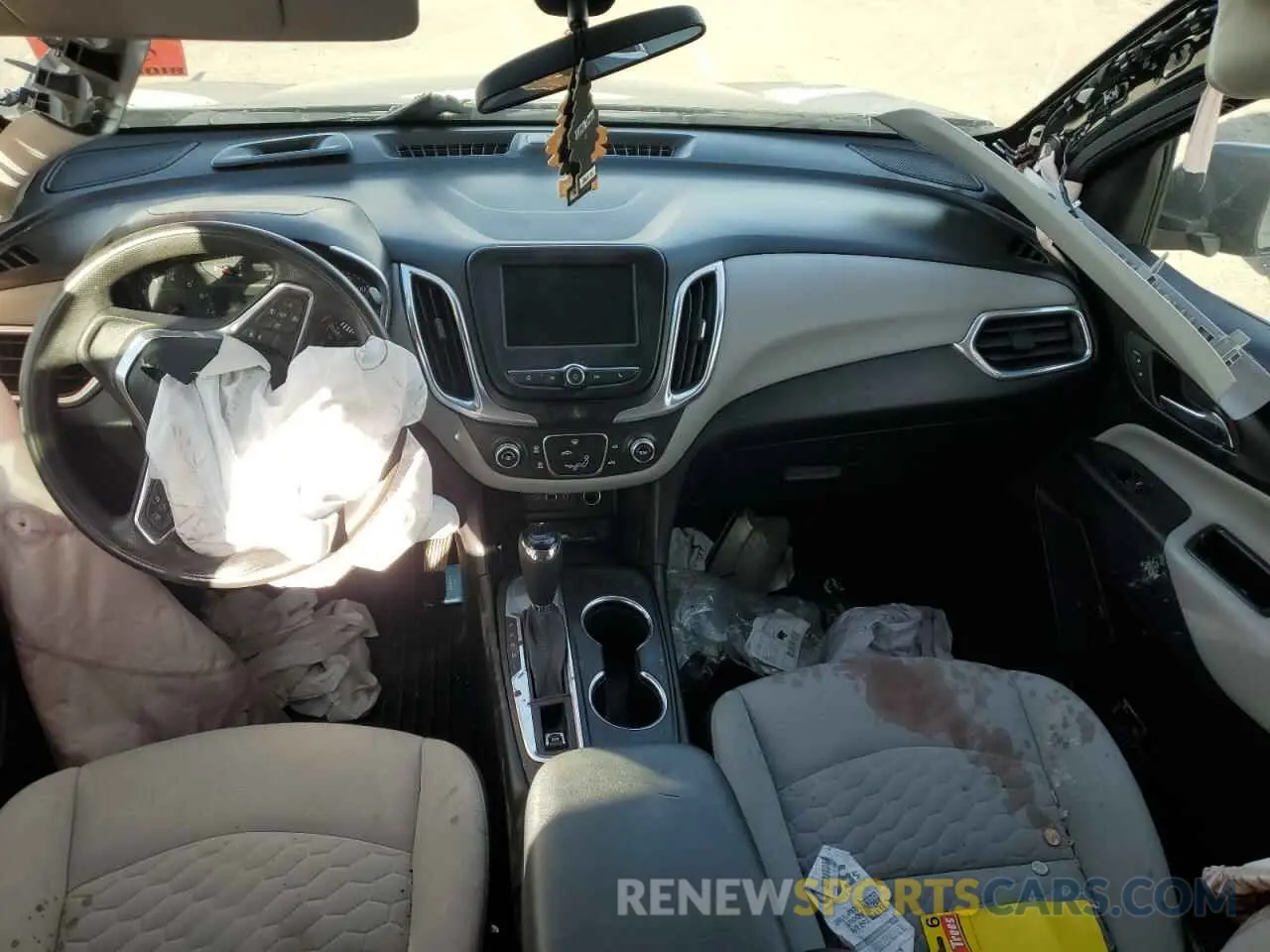8 Photograph of a damaged car 2GNAXHEV7L6186397 CHEVROLET EQUINOX 2020