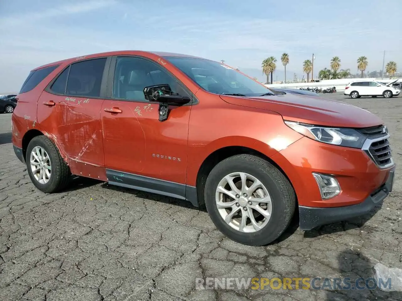 4 Photograph of a damaged car 2GNAXHEV7L6197285 CHEVROLET EQUINOX 2020