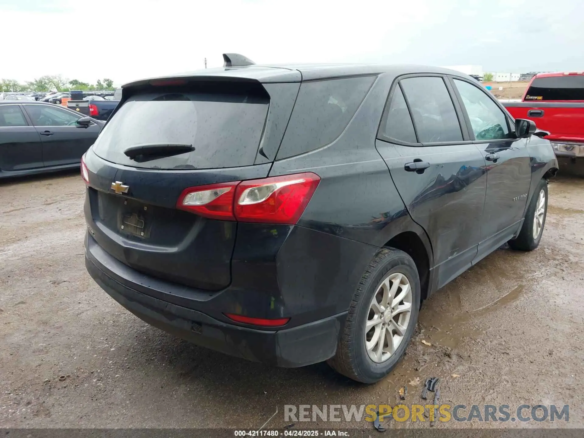 4 Photograph of a damaged car 2GNAXHEV7L6226963 CHEVROLET EQUINOX 2020
