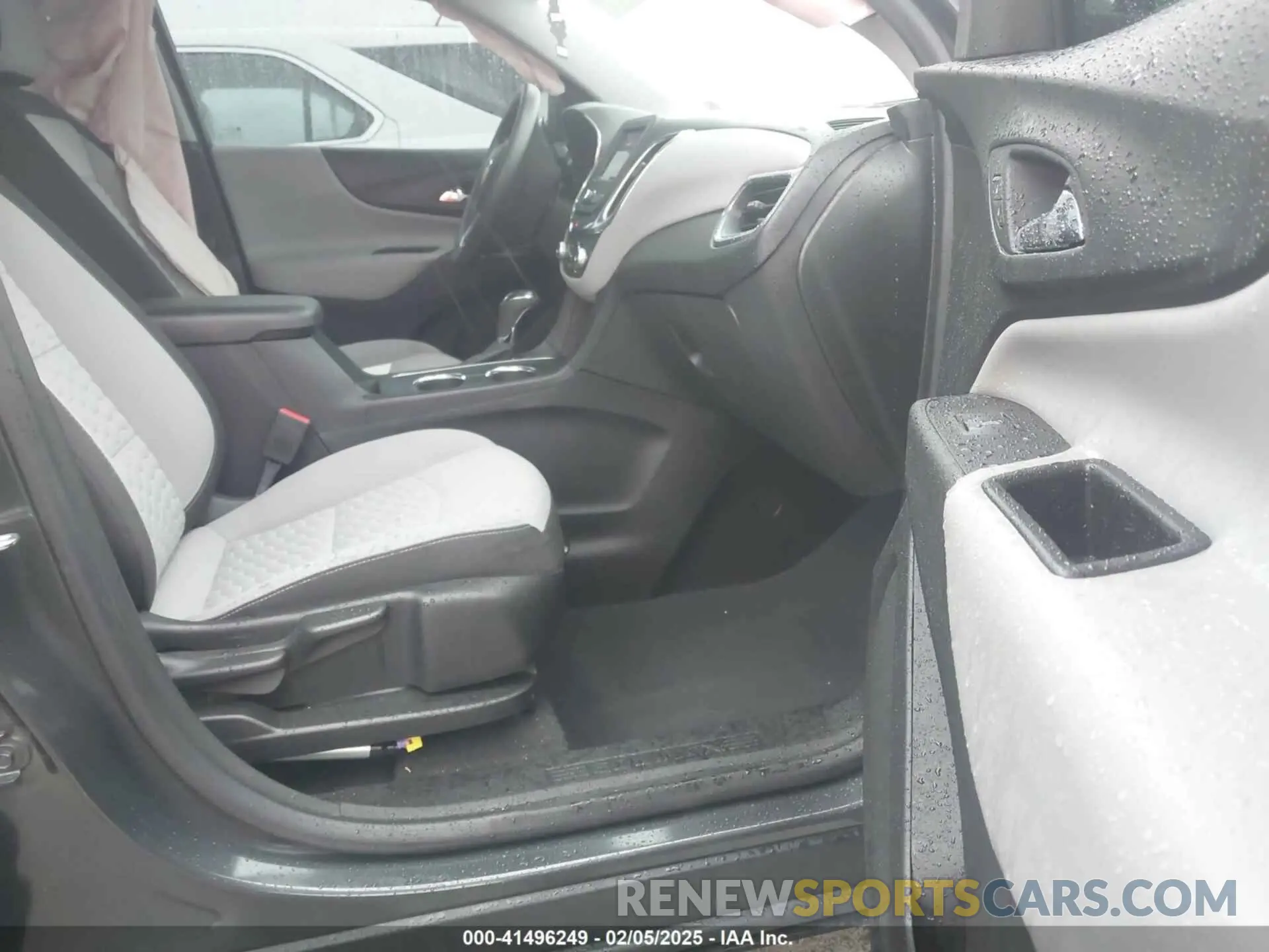 5 Photograph of a damaged car 2GNAXHEV7L6270820 CHEVROLET EQUINOX 2020