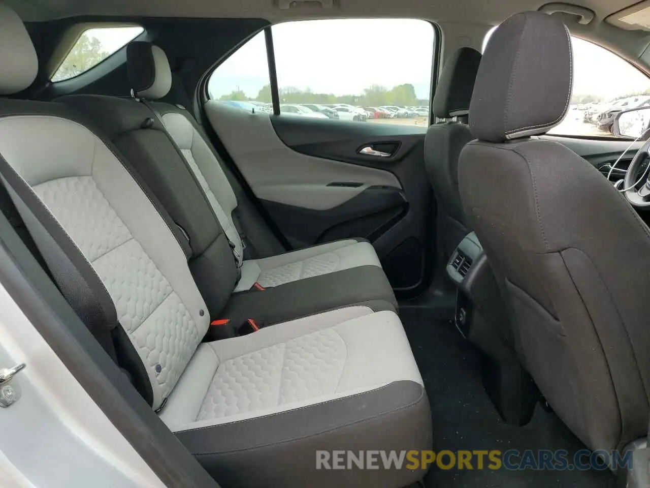 12 Photograph of a damaged car 2GNAXHEV8L6101079 CHEVROLET EQUINOX 2020