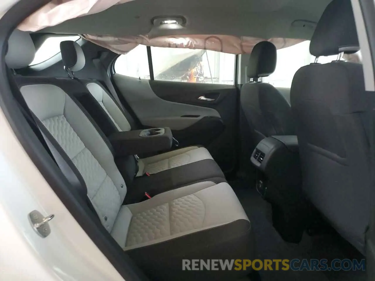 11 Photograph of a damaged car 2GNAXHEV8L6111384 CHEVROLET EQUINOX 2020