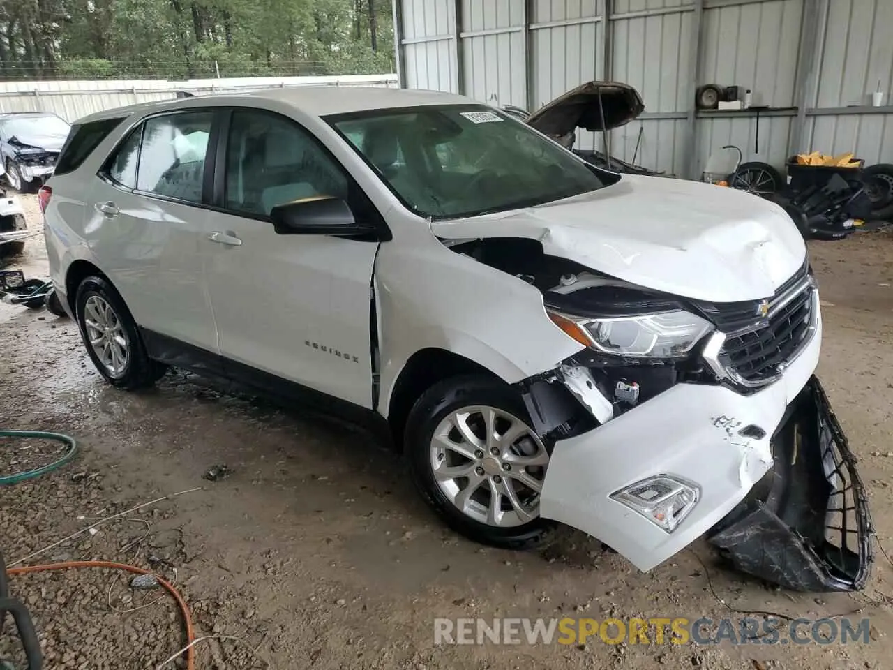 4 Photograph of a damaged car 2GNAXHEV8L6111384 CHEVROLET EQUINOX 2020