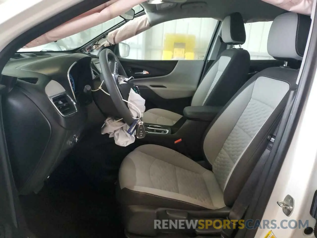 7 Photograph of a damaged car 2GNAXHEV8L6111384 CHEVROLET EQUINOX 2020