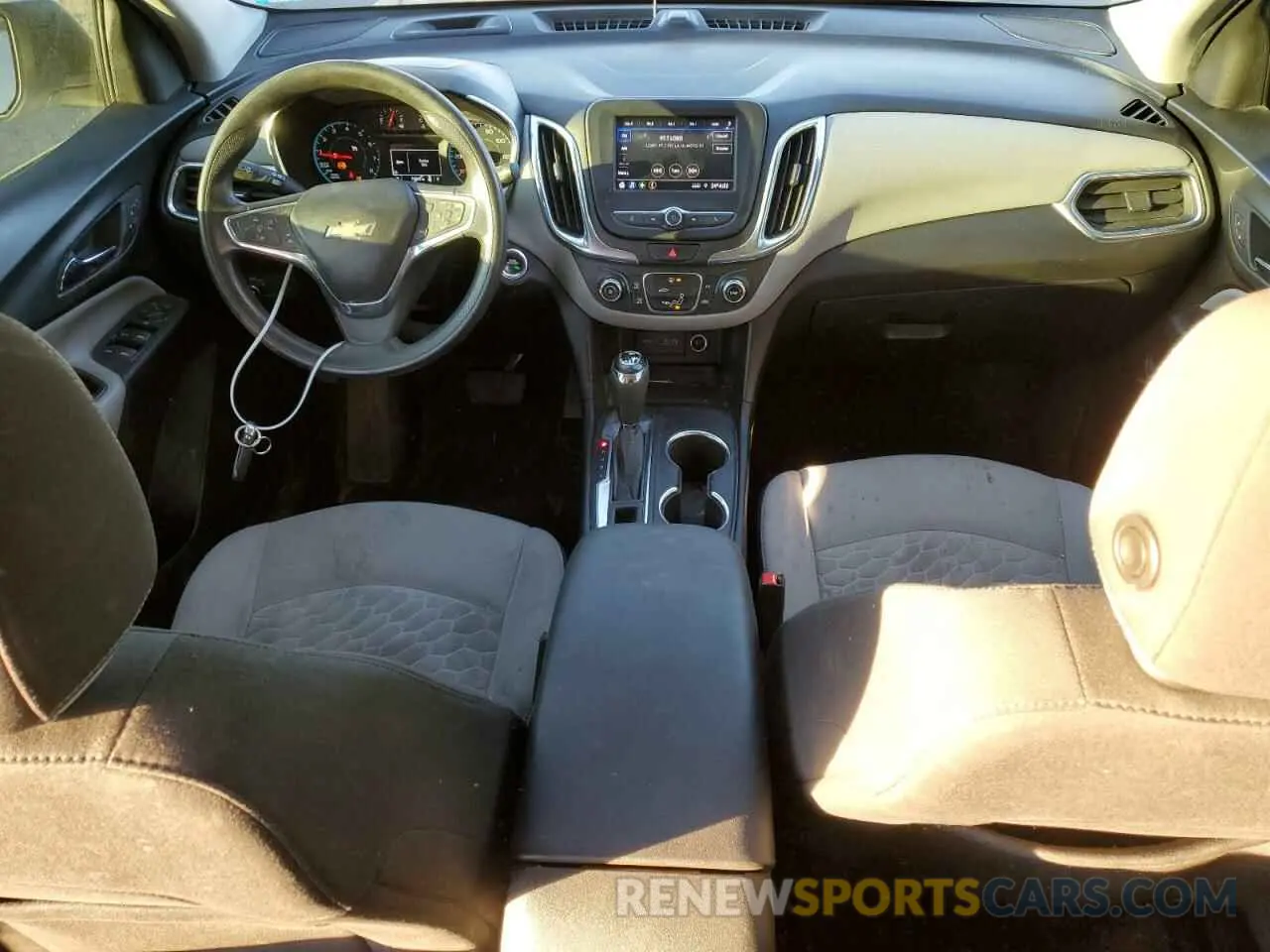 8 Photograph of a damaged car 2GNAXHEV8L6166563 CHEVROLET EQUINOX 2020
