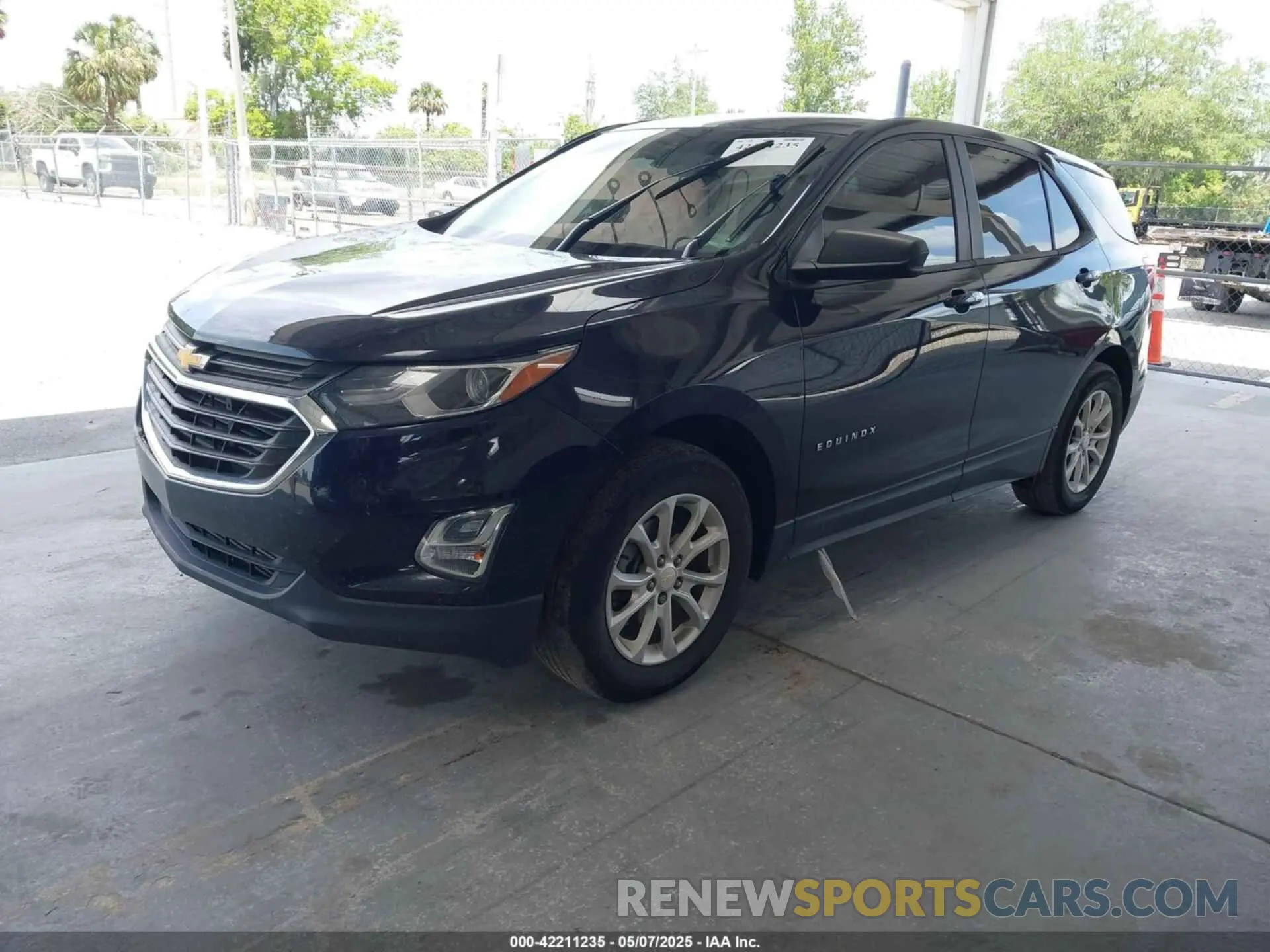2 Photograph of a damaged car 2GNAXHEV8L6205586 CHEVROLET EQUINOX 2020