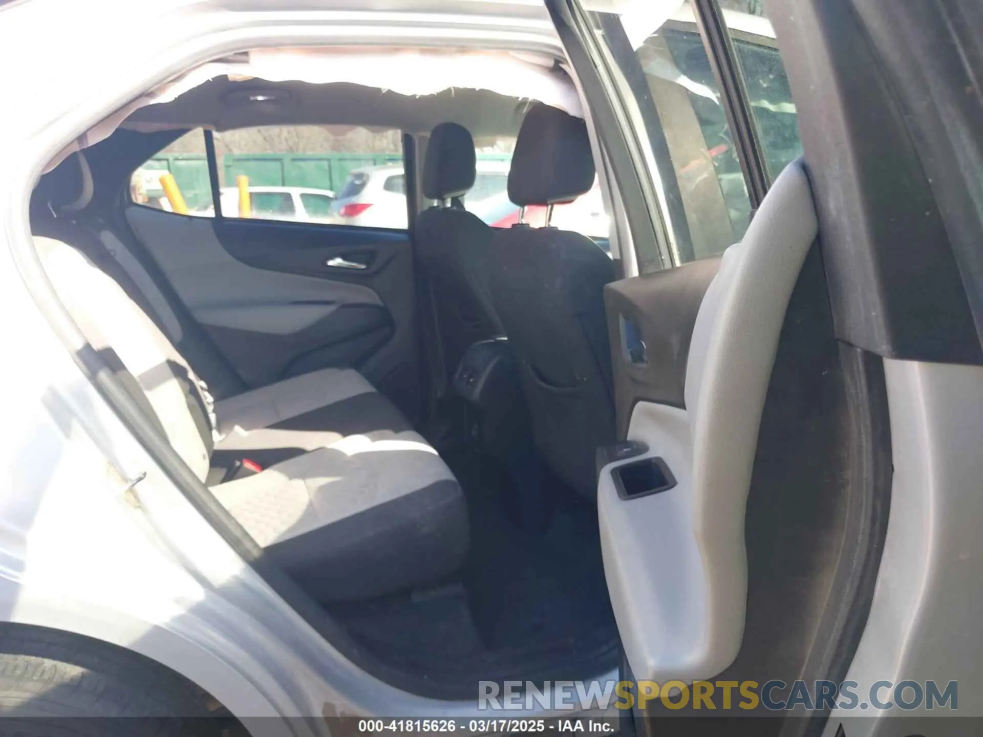 8 Photograph of a damaged car 2GNAXHEV8L6234585 CHEVROLET EQUINOX 2020