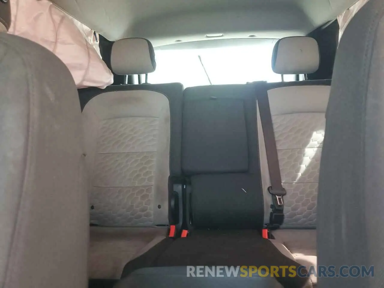 10 Photograph of a damaged car 2GNAXHEV9L6141722 CHEVROLET EQUINOX 2020