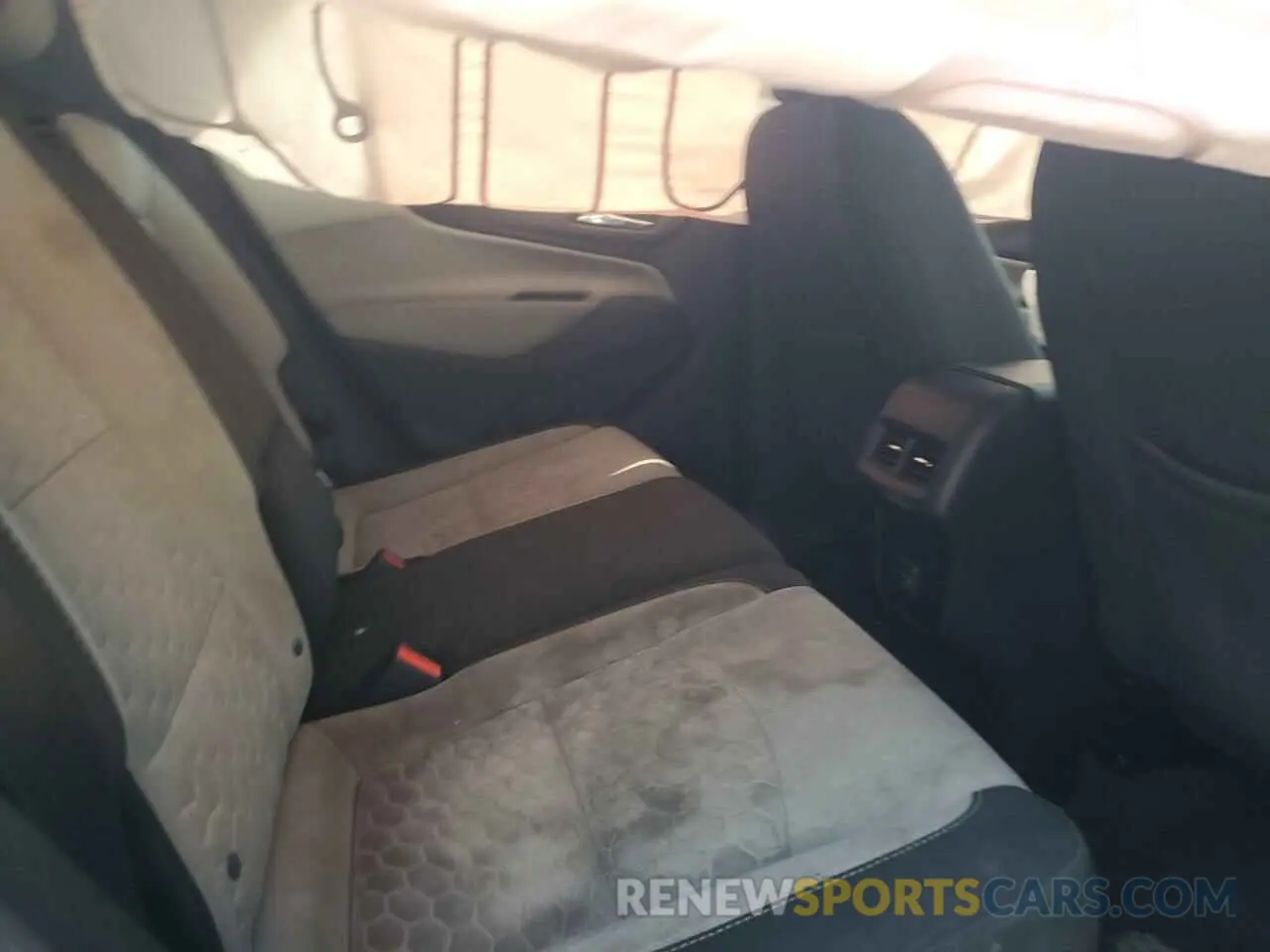 11 Photograph of a damaged car 2GNAXHEV9L6141722 CHEVROLET EQUINOX 2020