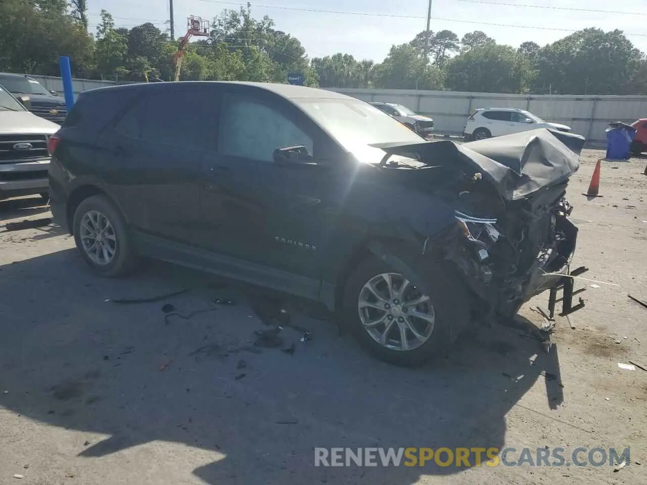 4 Photograph of a damaged car 2GNAXHEV9L6141722 CHEVROLET EQUINOX 2020