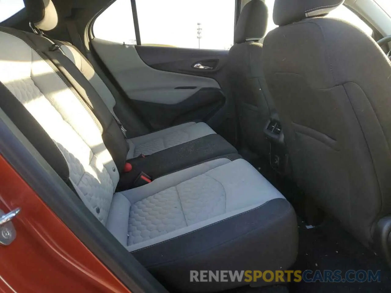 10 Photograph of a damaged car 2GNAXHEV9L6150551 CHEVROLET EQUINOX 2020