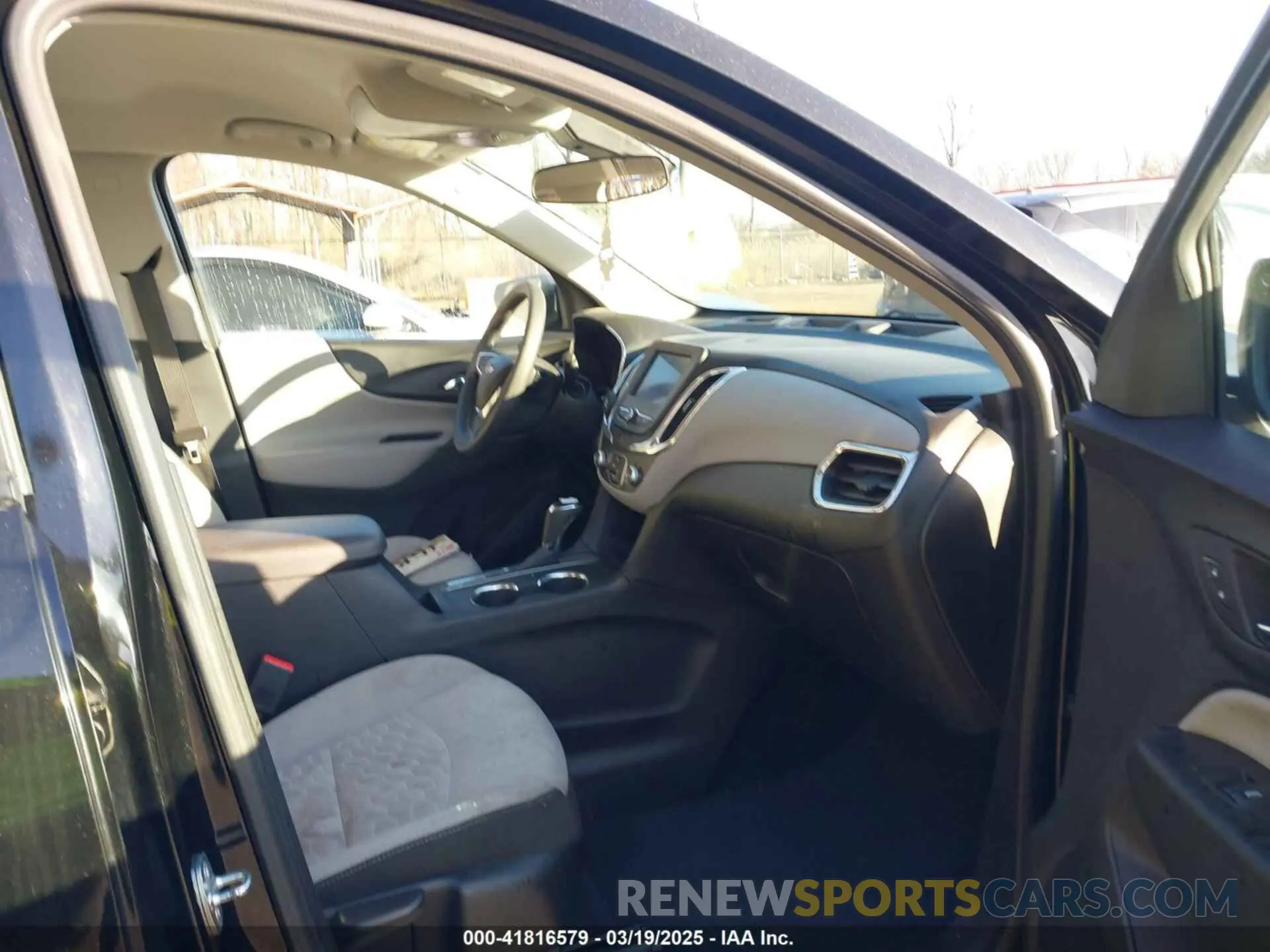 5 Photograph of a damaged car 2GNAXHEV9L6151229 CHEVROLET EQUINOX 2020