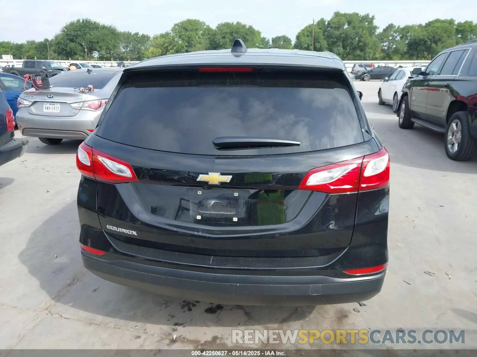 17 Photograph of a damaged car 2GNAXHEV9L6164580 CHEVROLET EQUINOX 2020