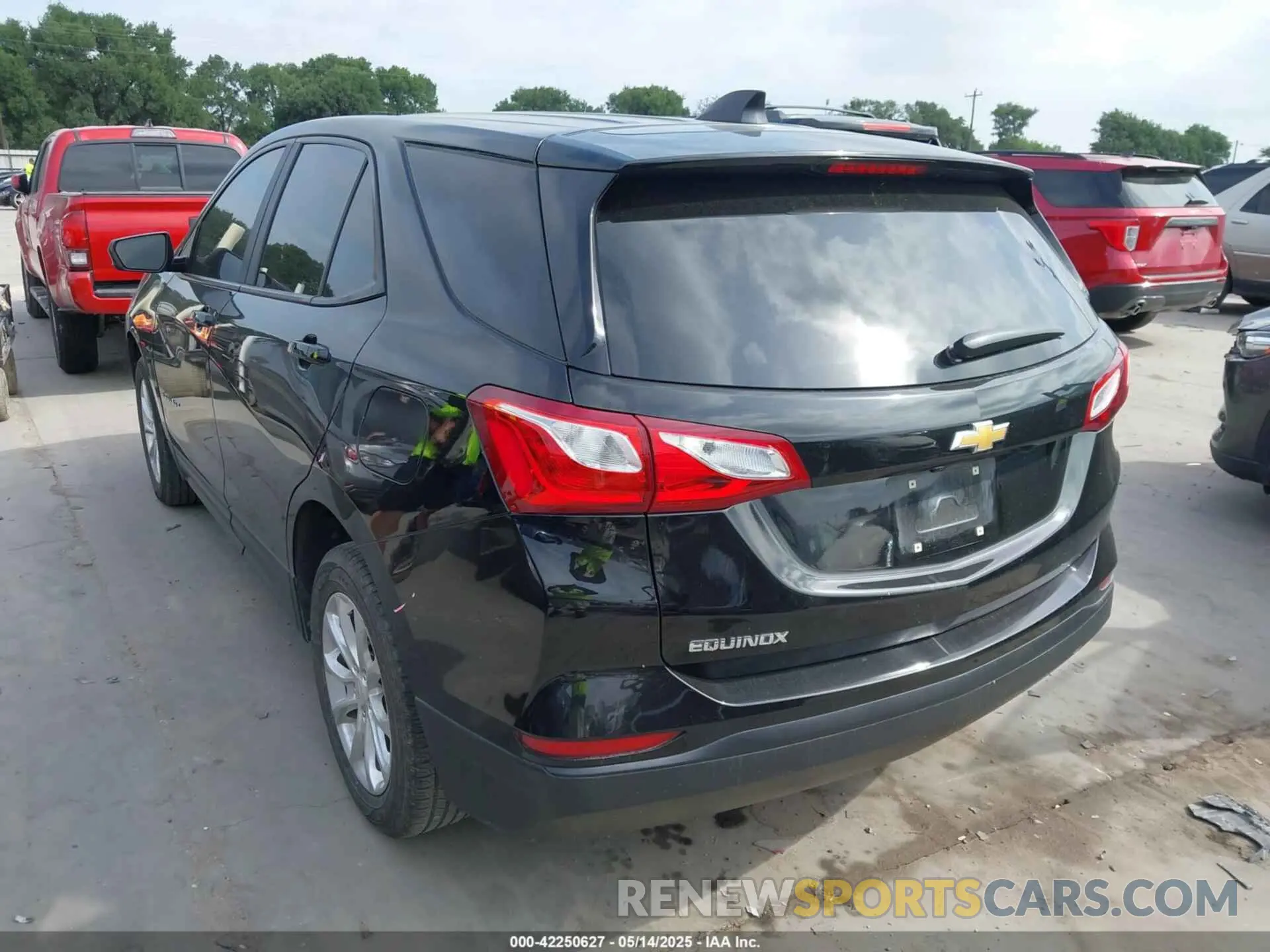 3 Photograph of a damaged car 2GNAXHEV9L6164580 CHEVROLET EQUINOX 2020