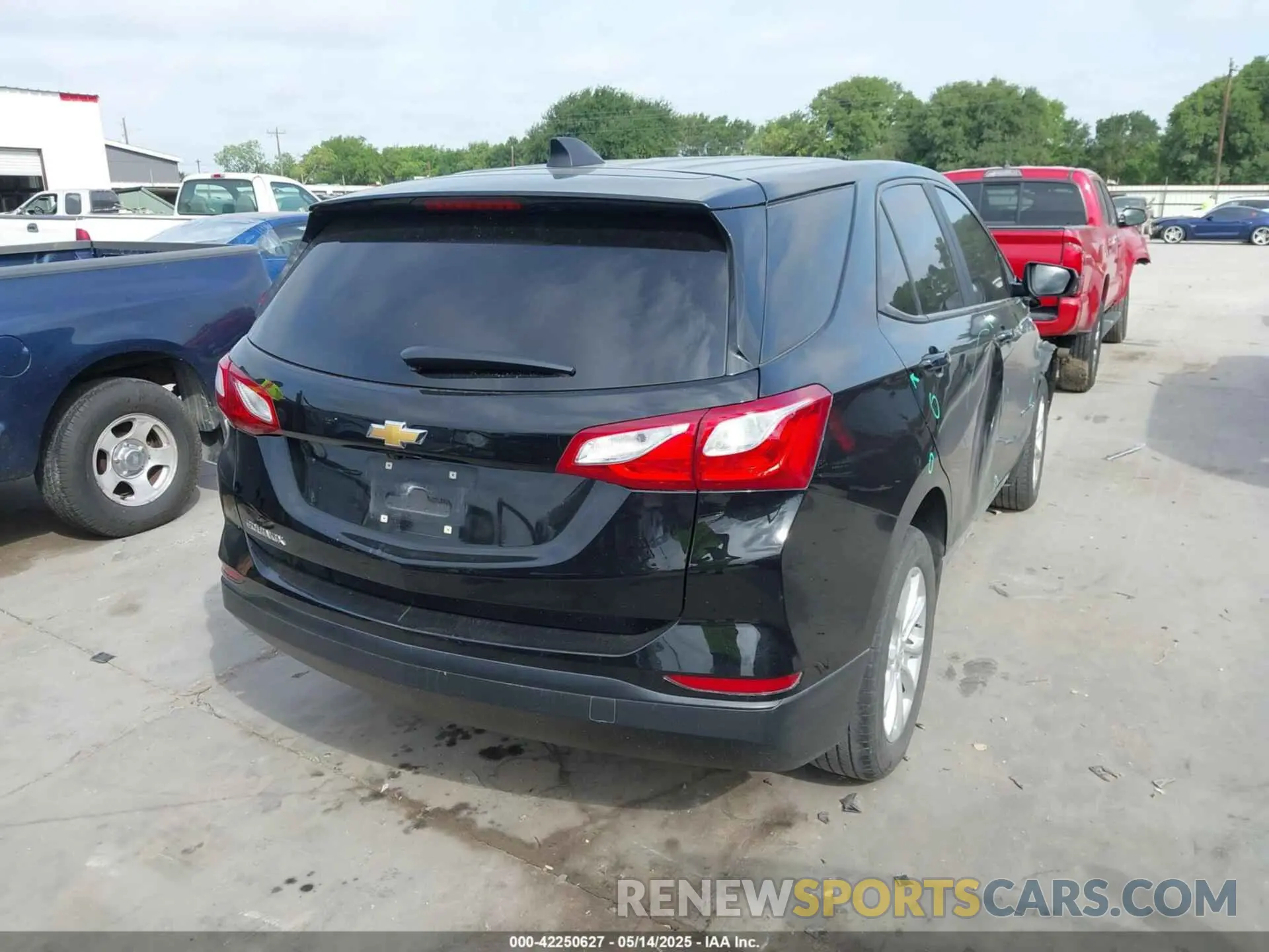 4 Photograph of a damaged car 2GNAXHEV9L6164580 CHEVROLET EQUINOX 2020