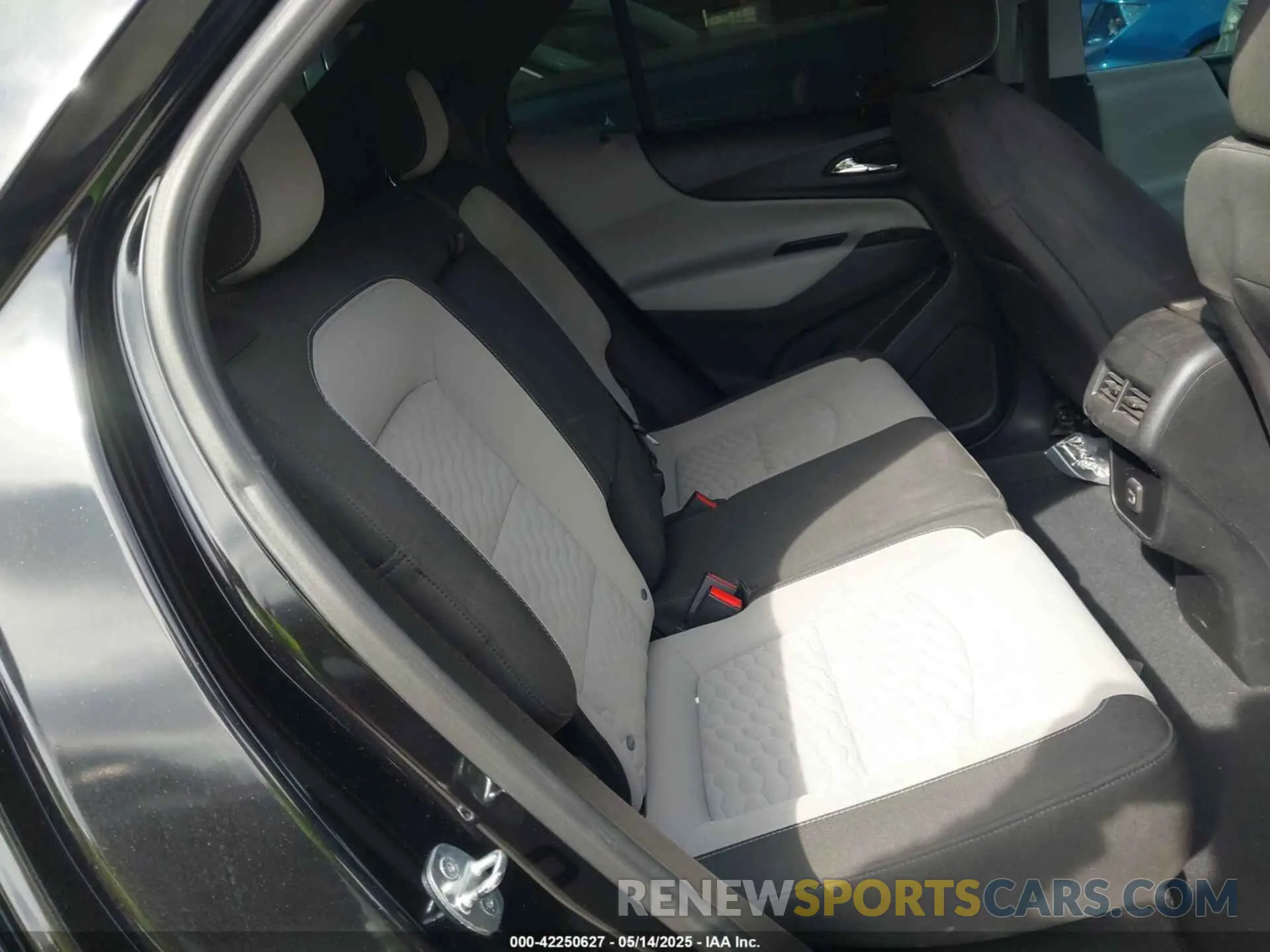 8 Photograph of a damaged car 2GNAXHEV9L6164580 CHEVROLET EQUINOX 2020