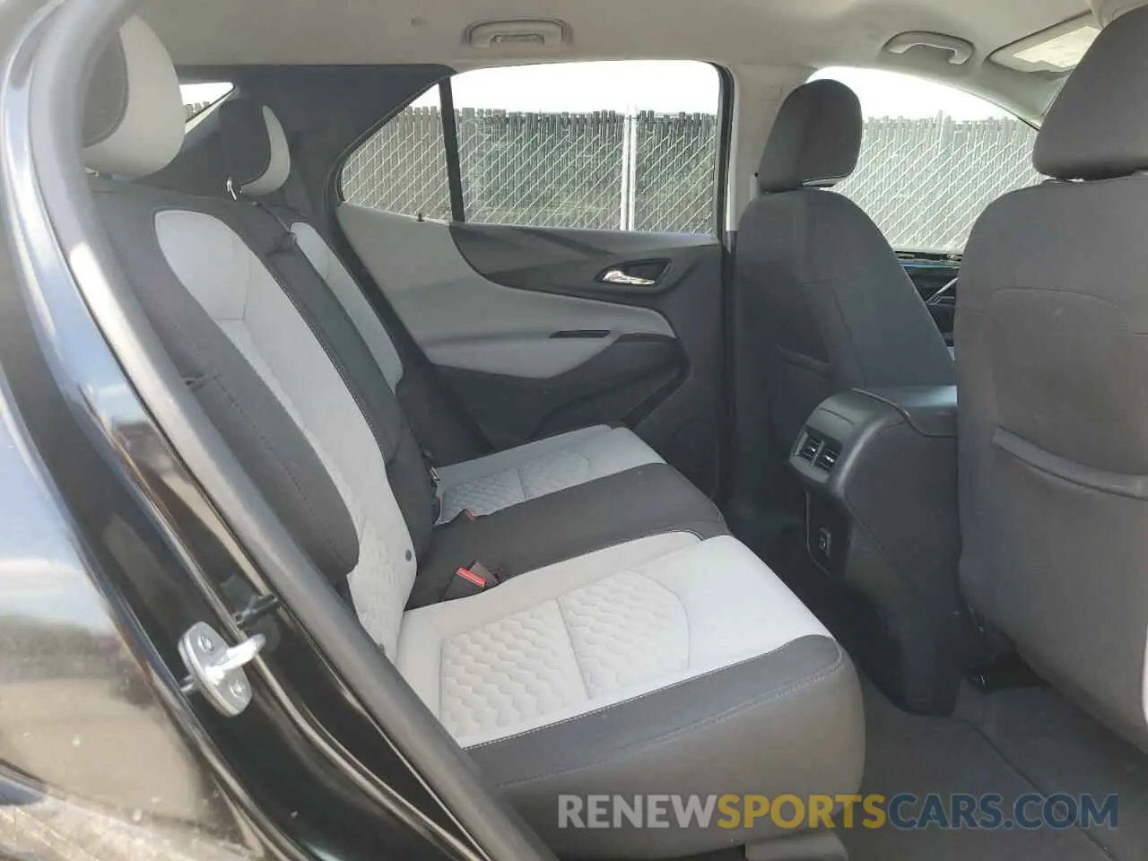 11 Photograph of a damaged car 2GNAXHEV9L6208318 CHEVROLET EQUINOX 2020