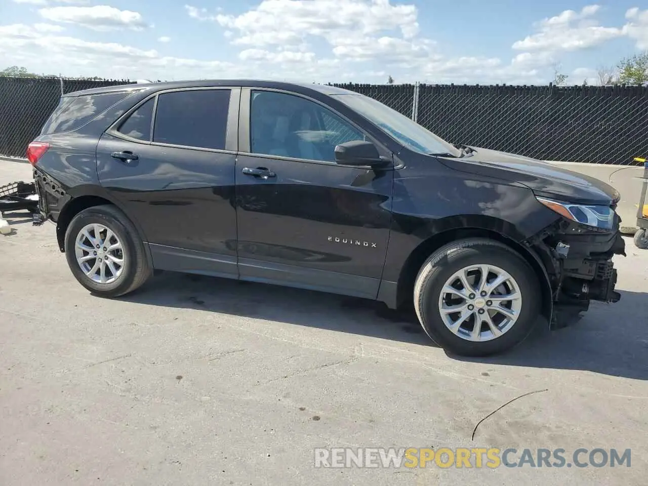 4 Photograph of a damaged car 2GNAXHEV9L6208318 CHEVROLET EQUINOX 2020
