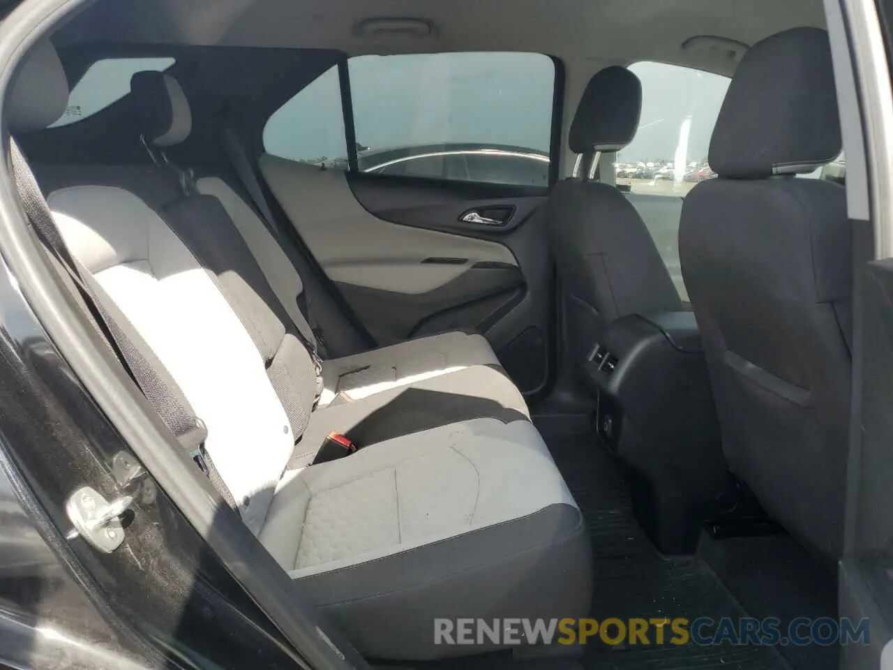 11 Photograph of a damaged car 2GNAXHEVXL6117462 CHEVROLET EQUINOX 2020