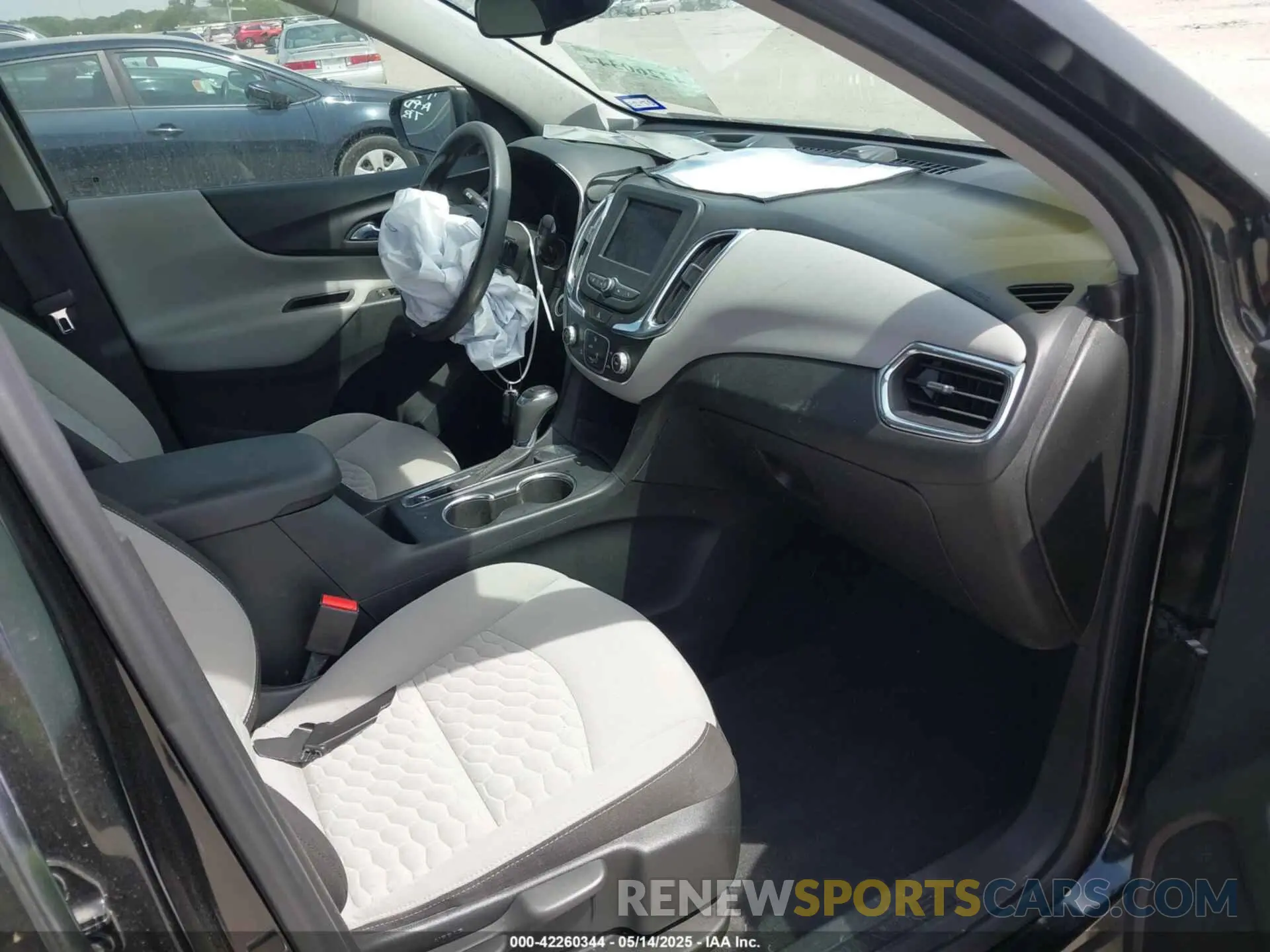 5 Photograph of a damaged car 2GNAXHEVXL6148467 CHEVROLET EQUINOX 2020