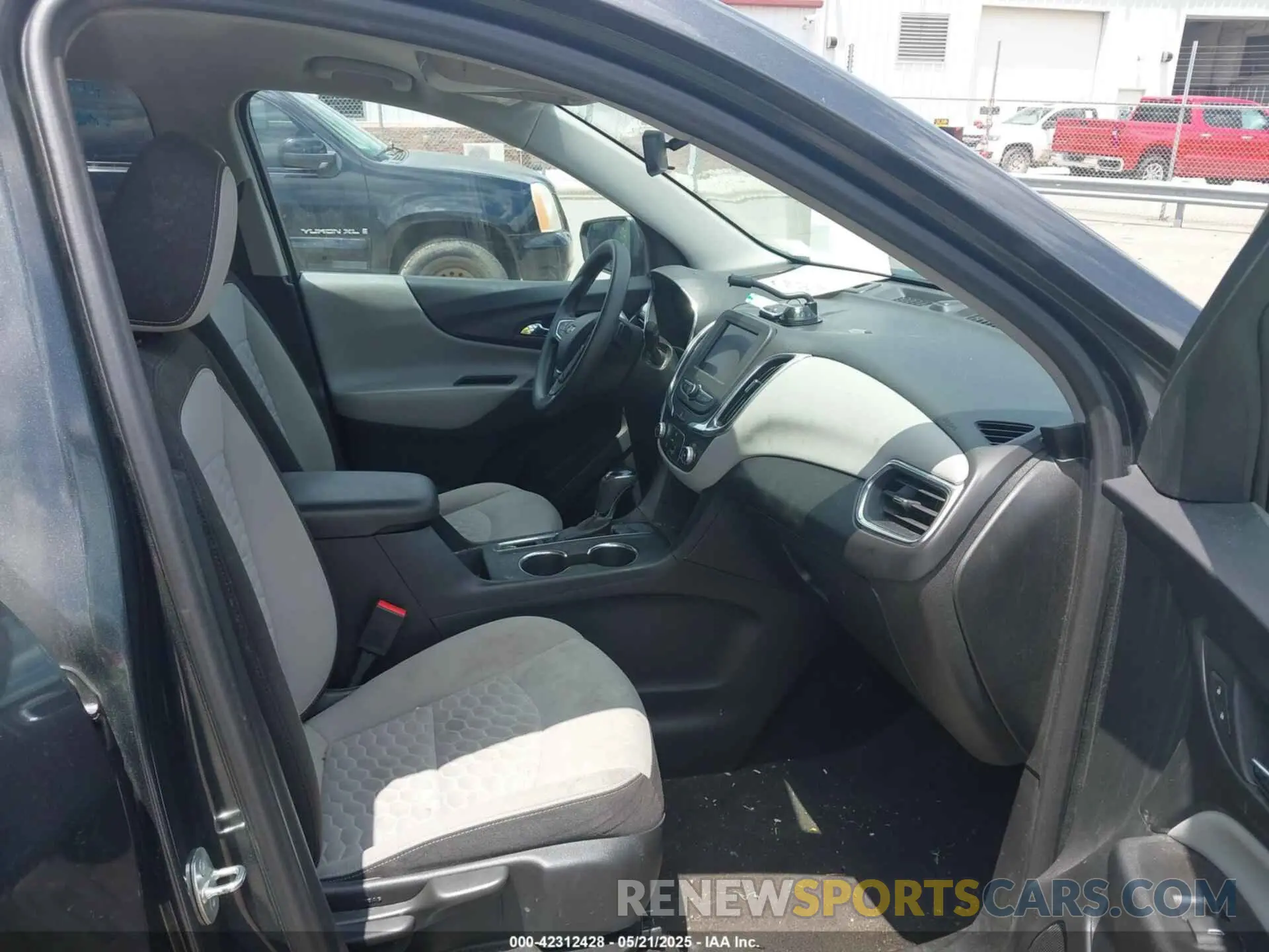 5 Photograph of a damaged car 2GNAXHEVXL6265465 CHEVROLET EQUINOX 2020
