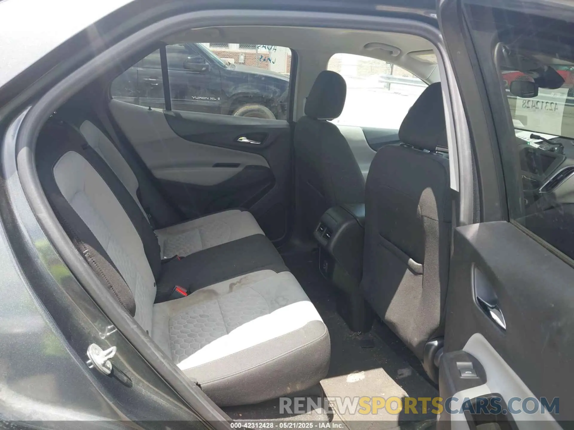 8 Photograph of a damaged car 2GNAXHEVXL6265465 CHEVROLET EQUINOX 2020