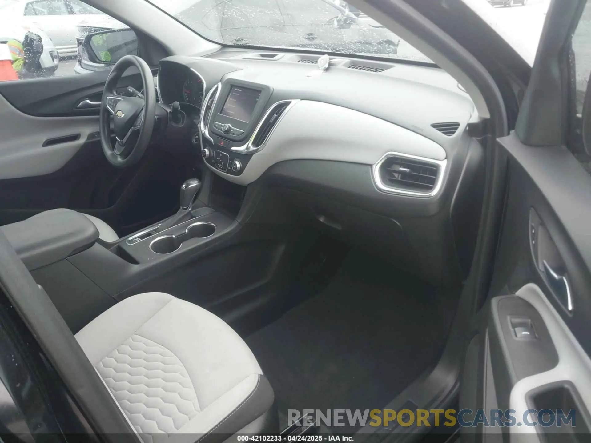 5 Photograph of a damaged car 2GNAXHEVXL6282184 CHEVROLET EQUINOX 2020