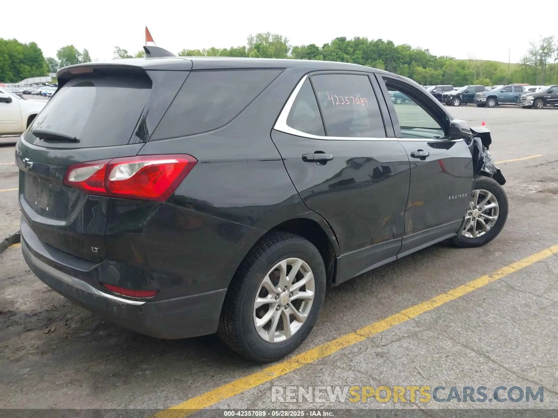 4 Photograph of a damaged car 2GNAXJEV0L6101729 CHEVROLET EQUINOX 2020