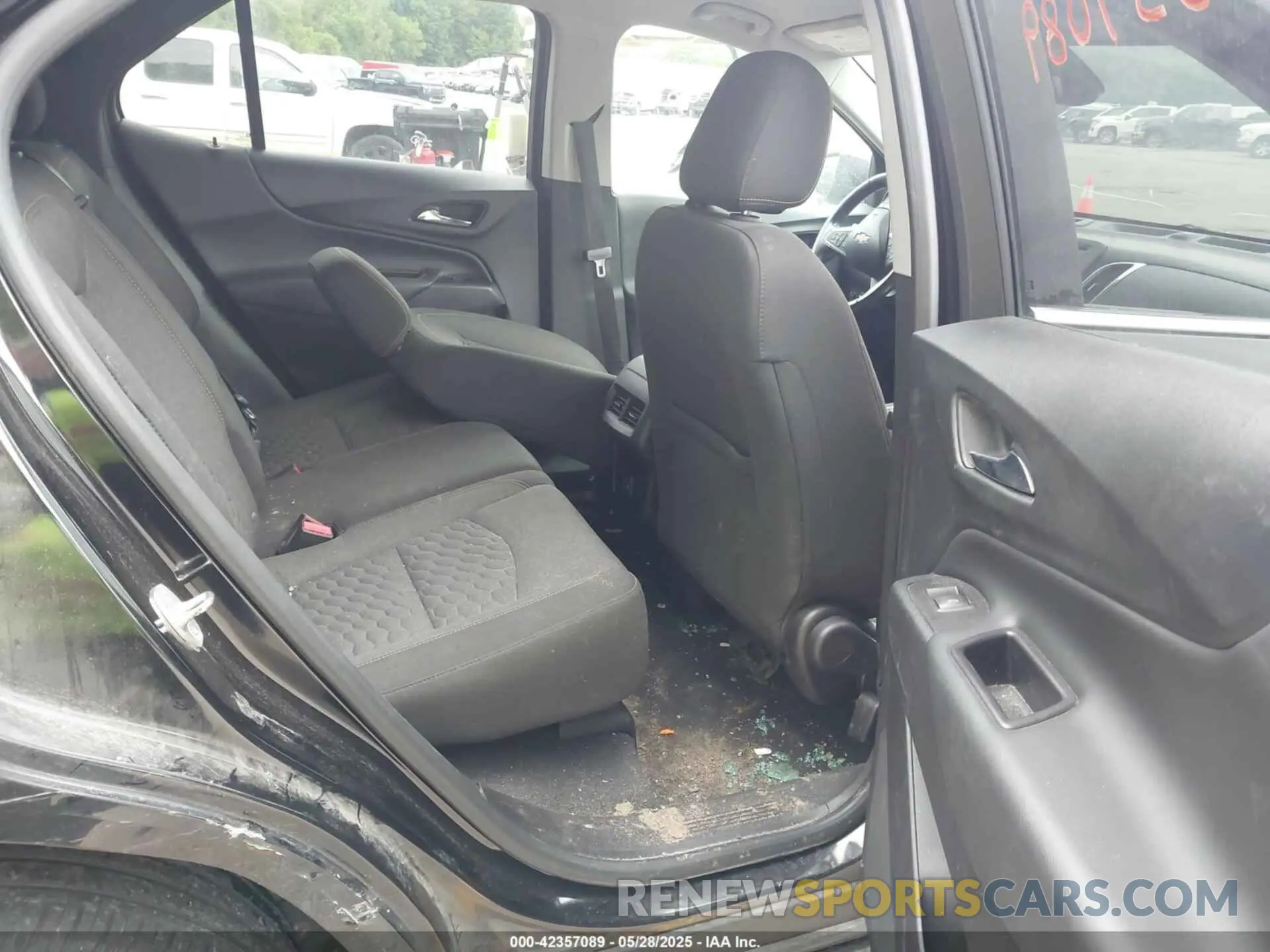 8 Photograph of a damaged car 2GNAXJEV0L6101729 CHEVROLET EQUINOX 2020